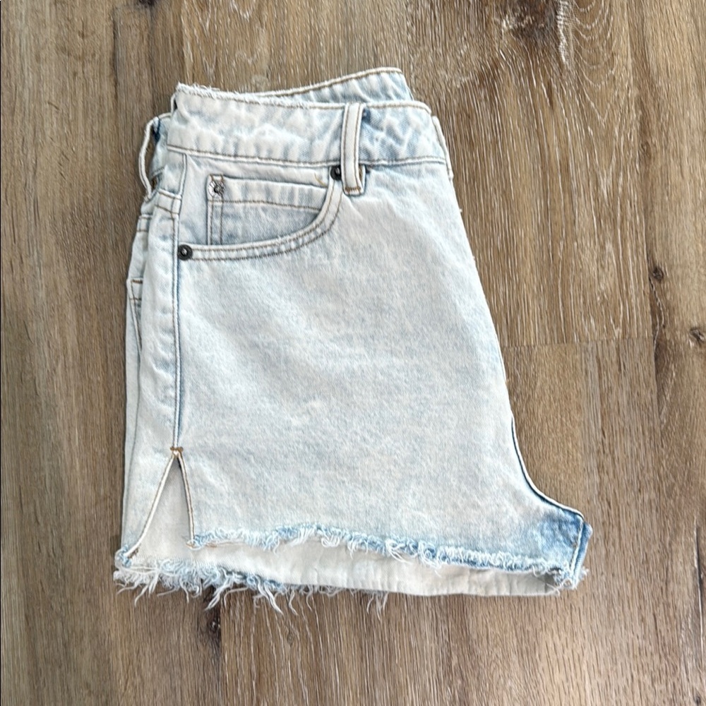 Amuse Society Blue Jean Shorts High-Waisted Frayed Hem - Picture 6 of 9